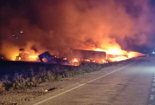 росія вдарила по Одещині: загинули дві людини, горіли вантажні авто (відео)