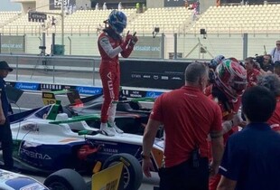 Українець Олександр Бондарев виграв першу гонку Formula Trophy в Абу-Дабі