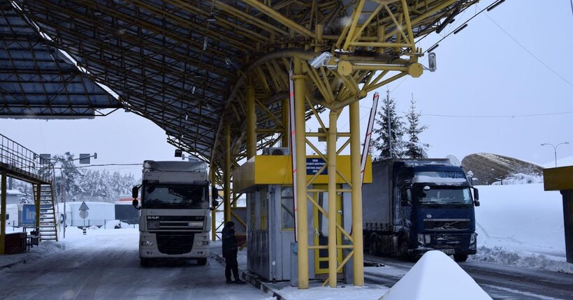 Понад 3 тис транспортних засобів стоять у чергах на кордоні з Польщею, - ДПСУ