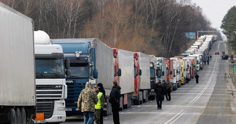 У Польщі триває блокування шести пунктів пропуску: прикордонники розповіли про черги на КПП