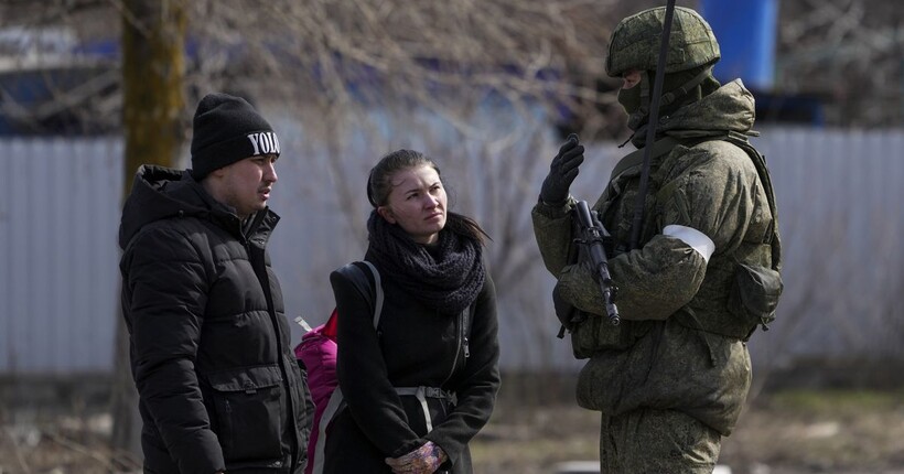 На ТОТ росіяни примушують студентів виготовляти окопні свічки, - ЦНС