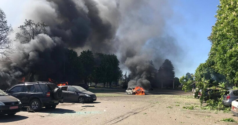 Ворог вдарив по Золочеву бомбами УМПБ Д30: вже шестеро поранених та двоє загиблих 